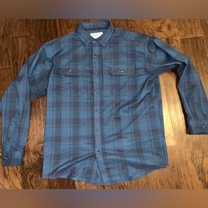 Poncho Outdoors Button Down Shirt / Large Classic Fit